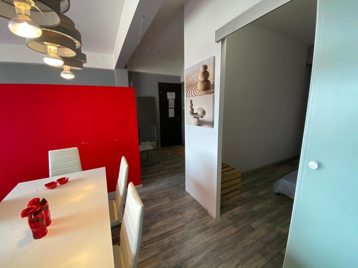 Red Grey Loft Apartment Atena Exterior foto